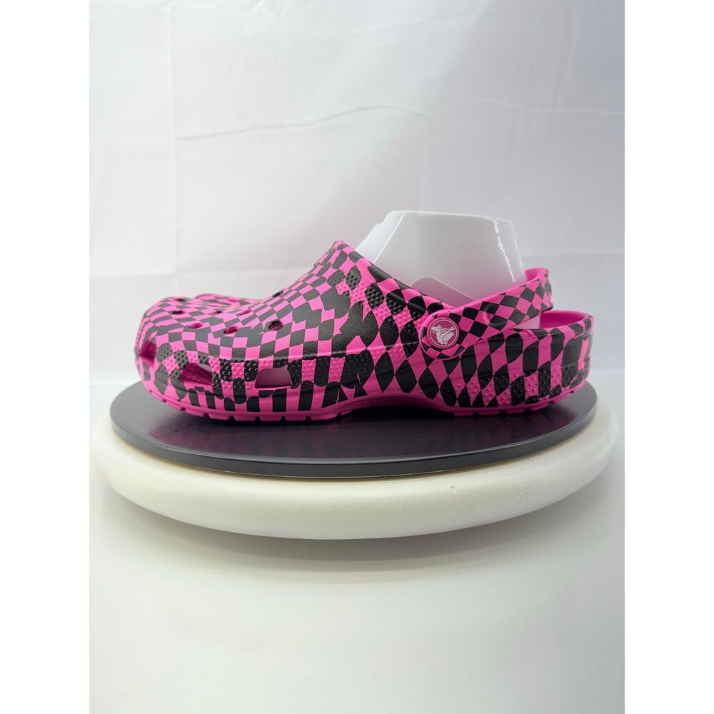 Crocs Classic Warped Checker Size Mens 8 Womens 10 Hot Pink Slip On Clogs Shoes